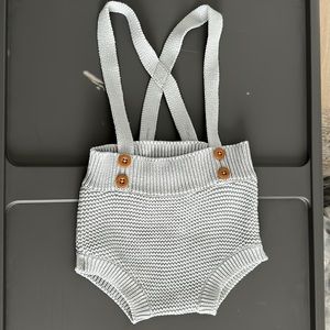 100% cotton knit suspender bloomers 3-6 months.